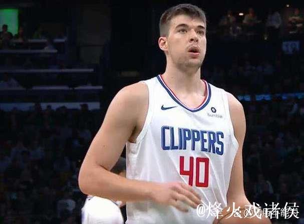 半场出战17分钟，伊维察-祖巴茨3投2中拿下4分7篮板