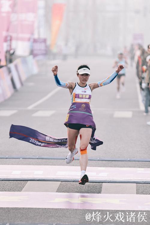张德顺刷新中国女子10公里路跑最好成绩
