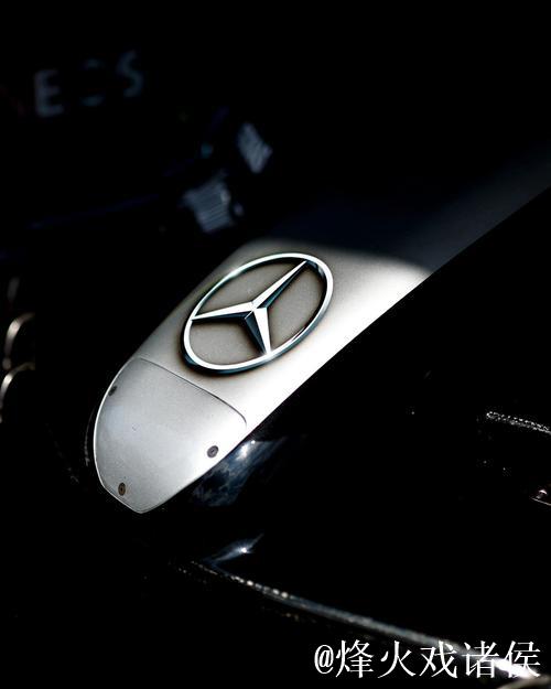 阿迪达斯联手梅赛德斯-AMG F1车队推出全新合作系列 阿迪达斯联手梅赛德斯-AMG F1车队推出全新合作系列